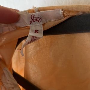 Joie midi skirt- beautiful embroidered flowers